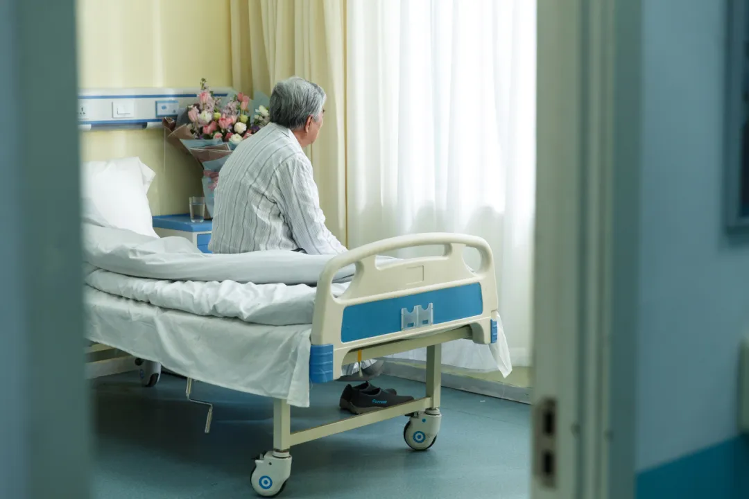 一場車禍，男子四年流淚不止，沒想到因為羊膜關(guān)上了＂淚閘＂