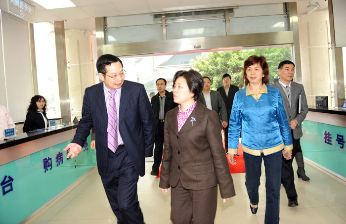 2010年3月，副省長陳樺來我院調(diào)研參觀